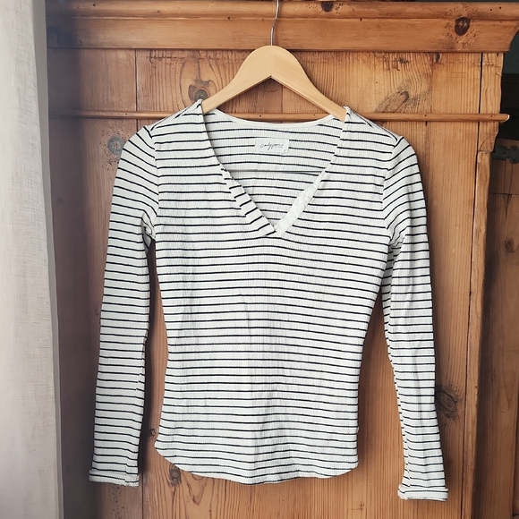 Carly Jean Los Angeles Tops - Carly Jean Los Angeles Black and White Striped V-Neck Long Sleeve Top